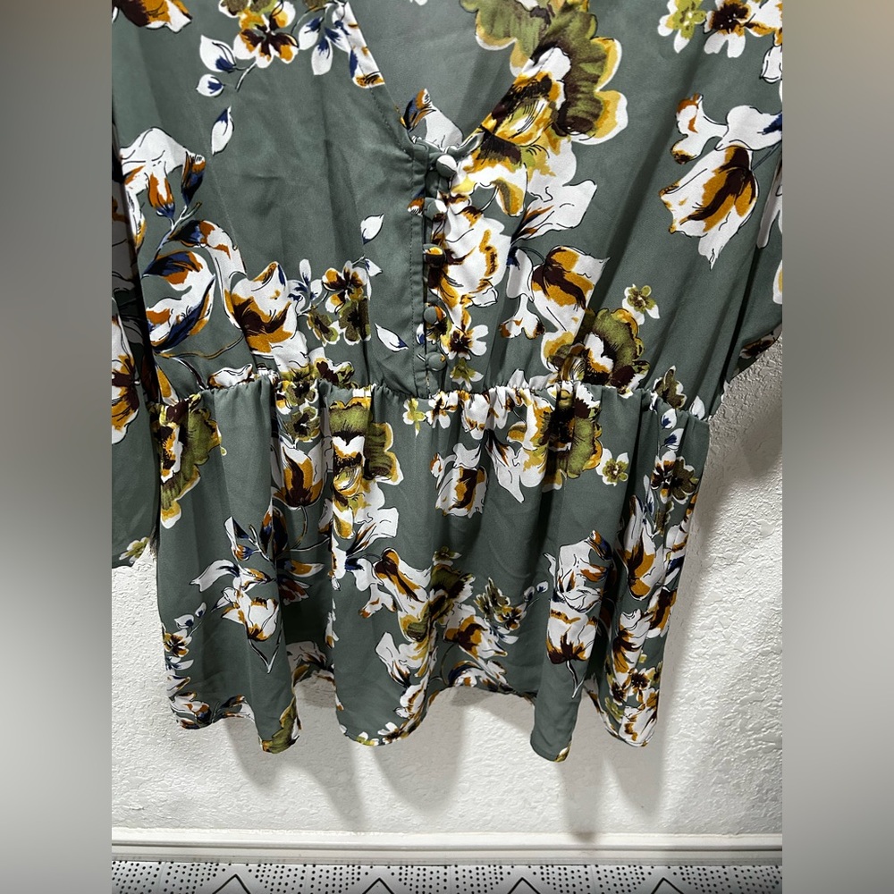 🌙Torrid Green /blue Floral Blouse size 1 GUC… - Picture 8 of 8